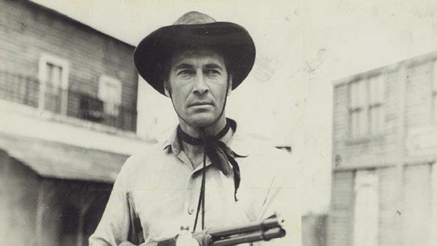 L'uomo dalla pistola d'oro Background