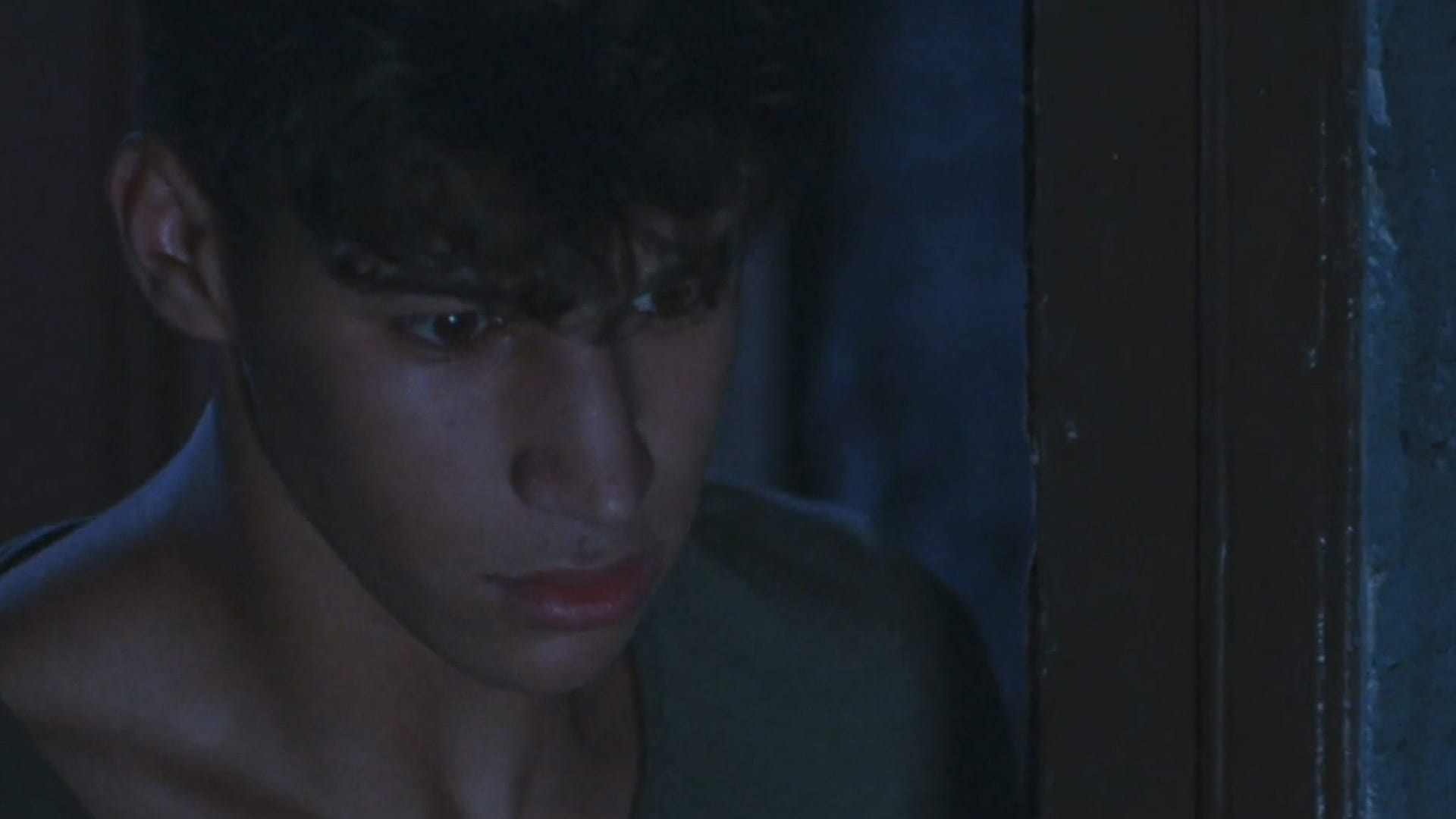 A escondidas Background