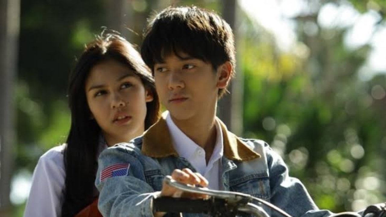 Dilan 1990 Background