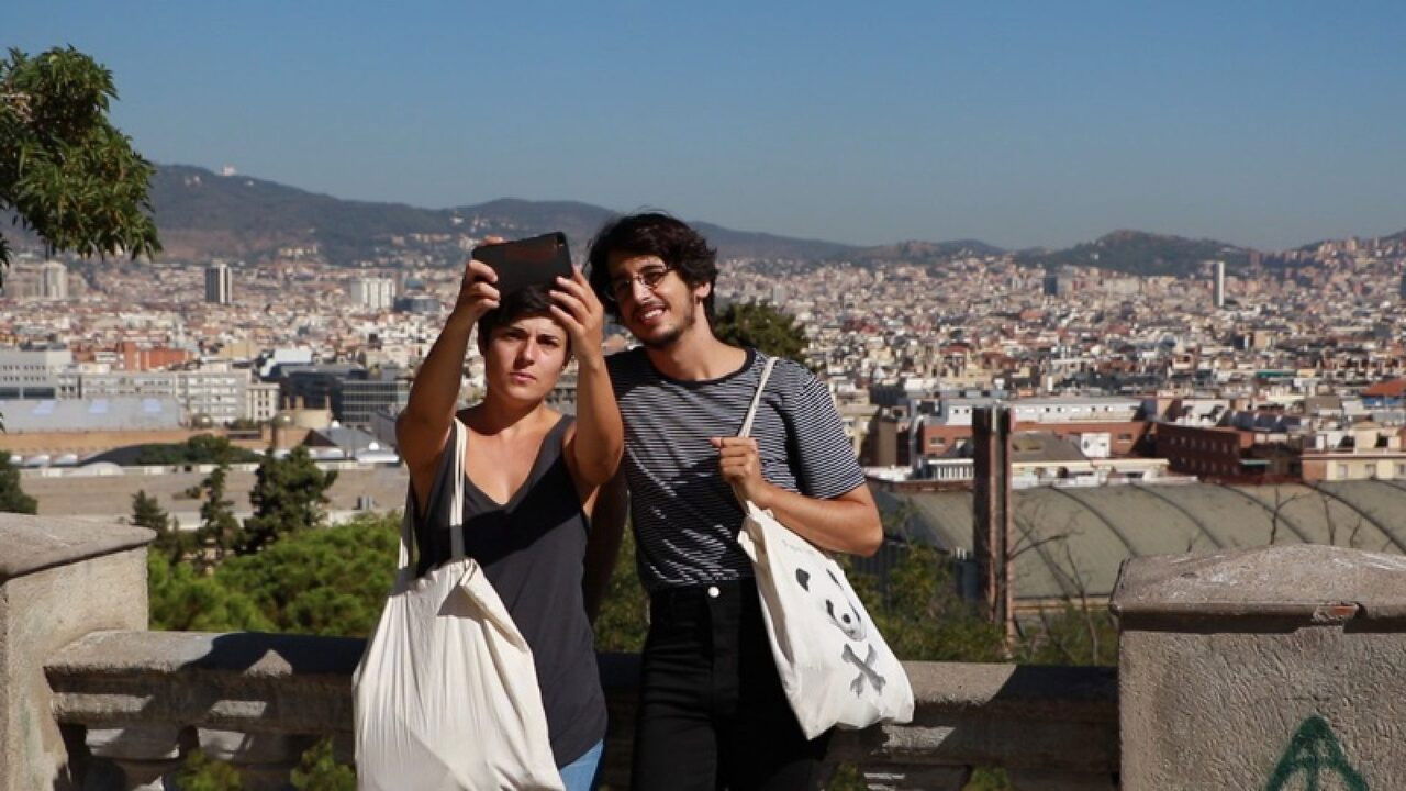 La maldita primavera Background