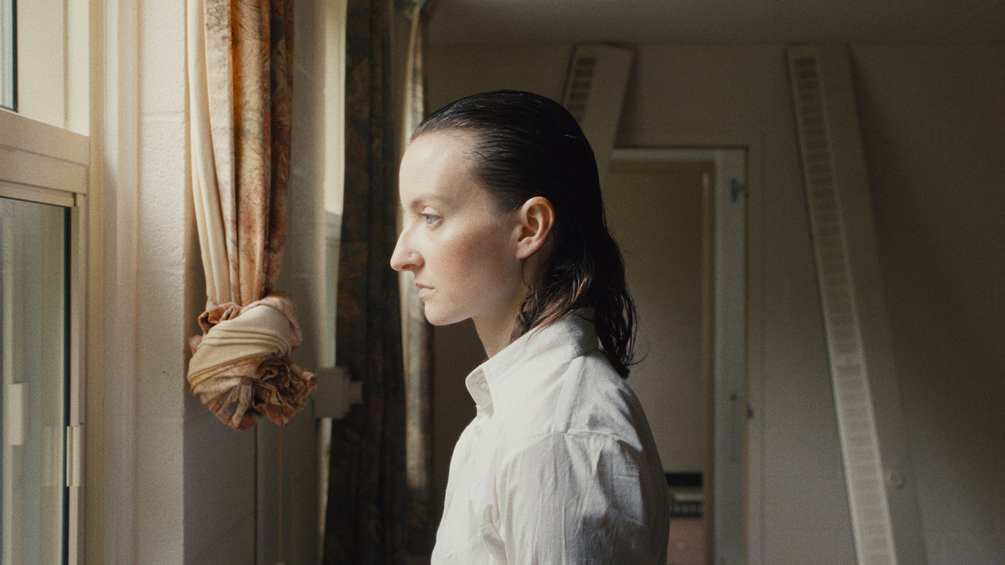 Mademoiselle Kenopsia Background