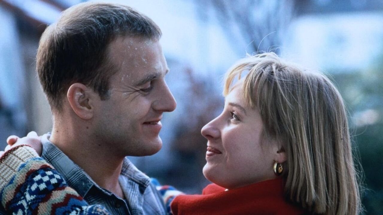 Das Baby der schwangeren Toten Background