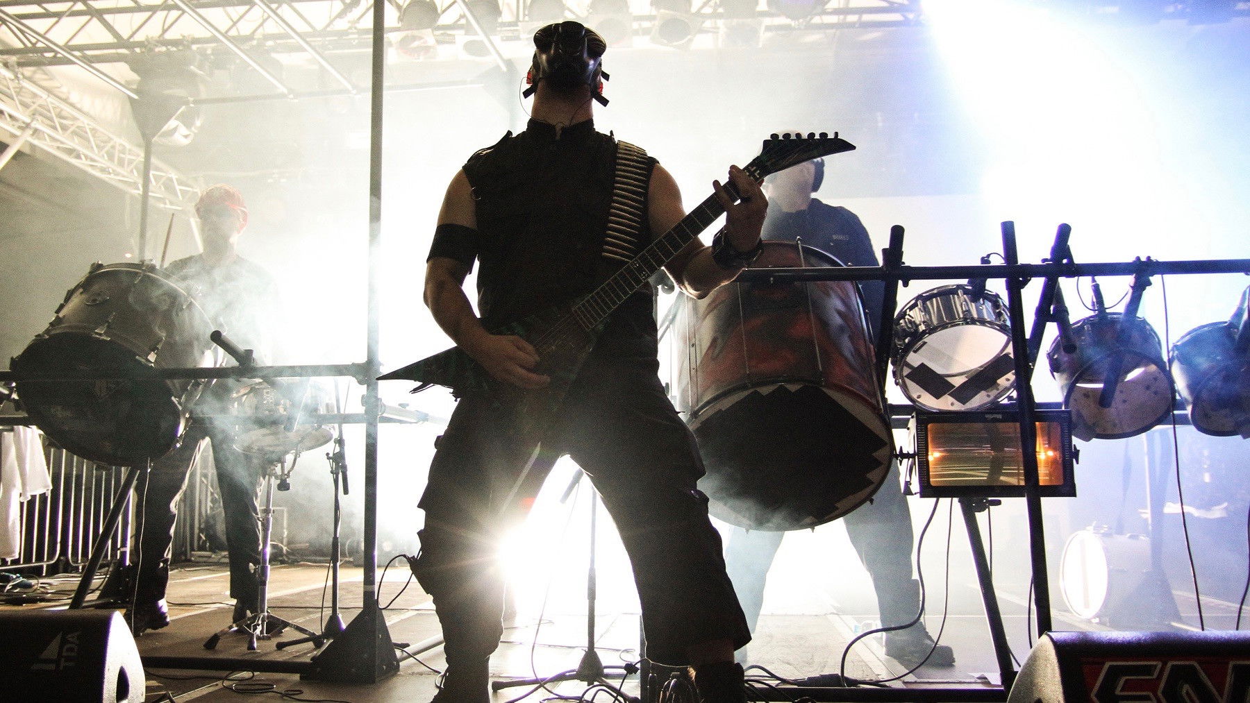 Feindflug ‎- ...Hinter Feindlichen Linien Background