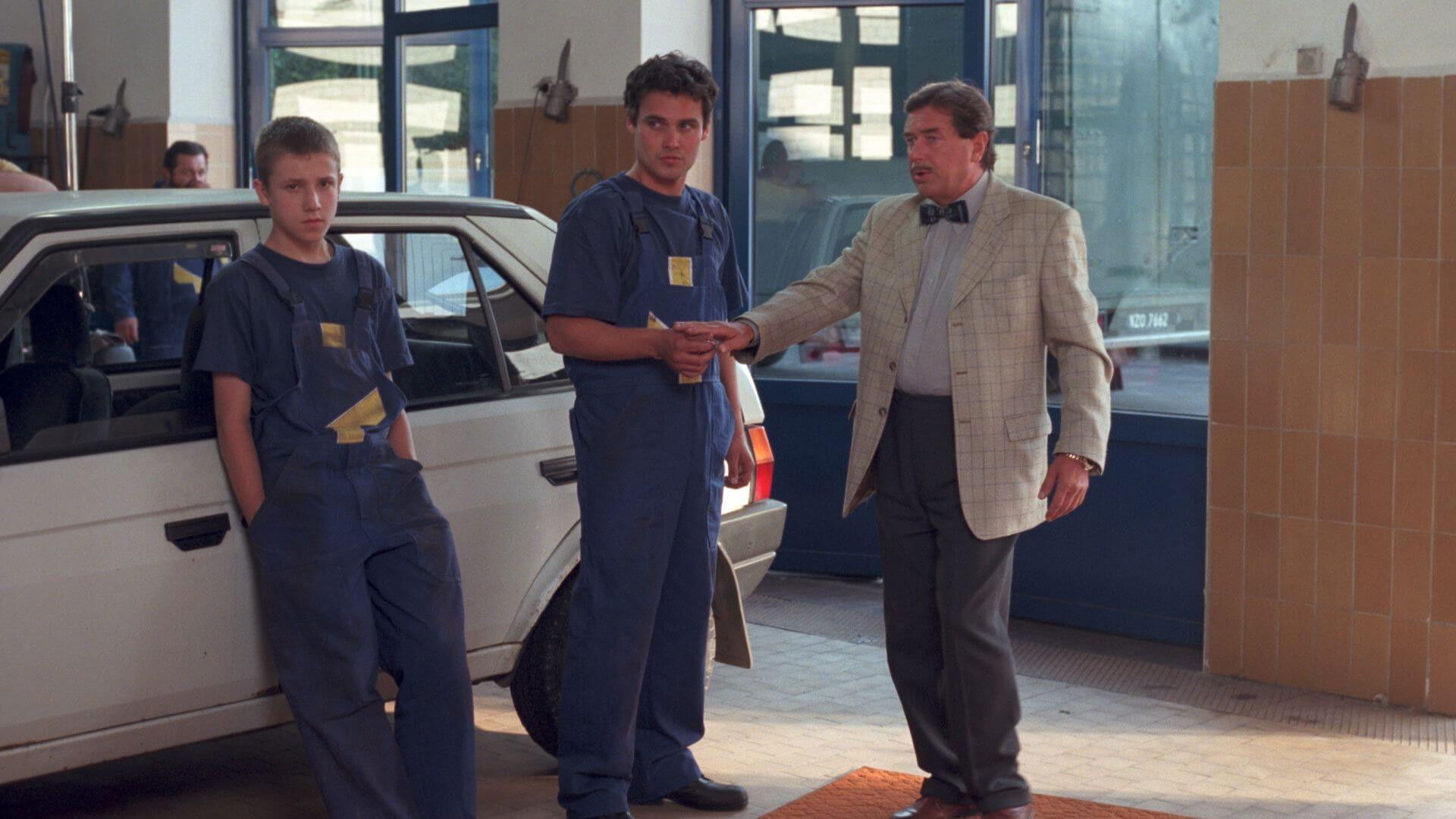 It's Me, the Thief Background