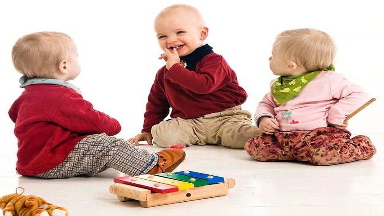 Kleine Eroberer - Wie Babys die Welt entdecken Background