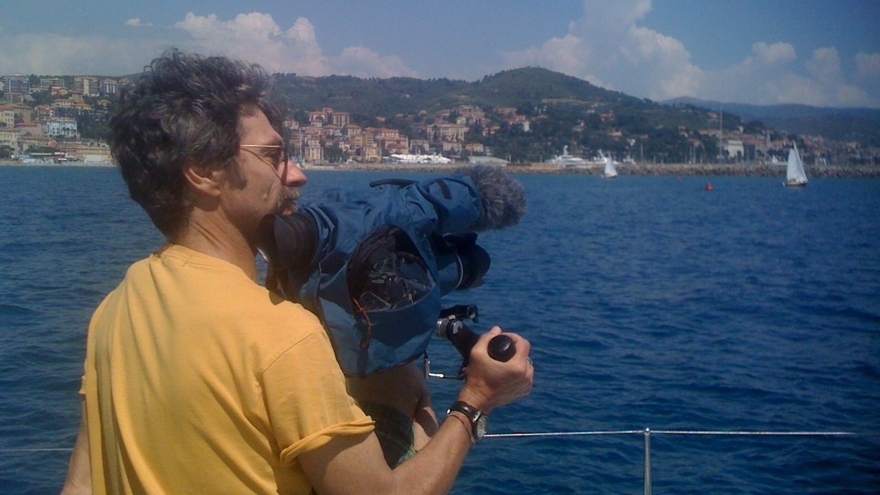 Per altri occhi Background