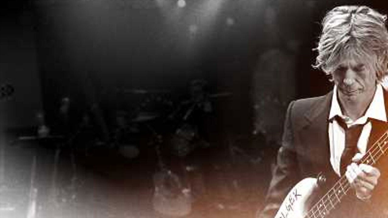 It's So Easy and Other Lies Background