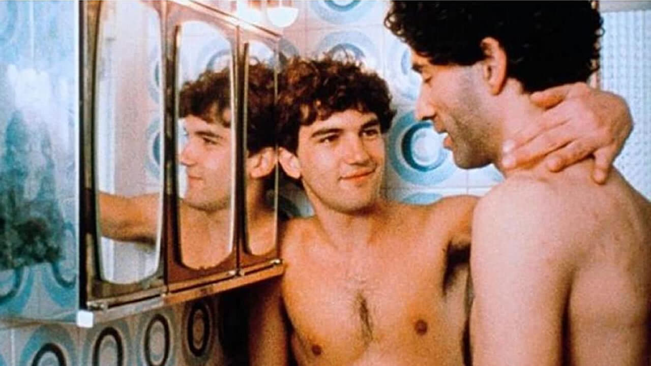 Laberinto de pasiones Background