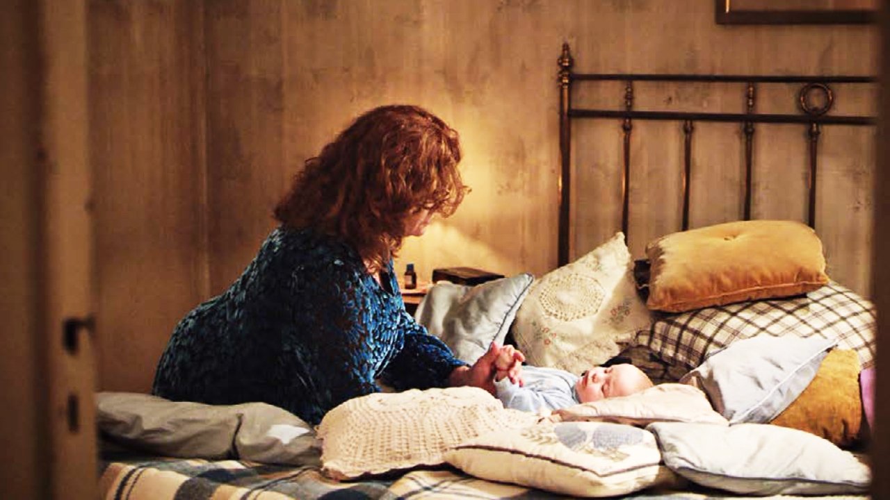 Una casa lejos Background