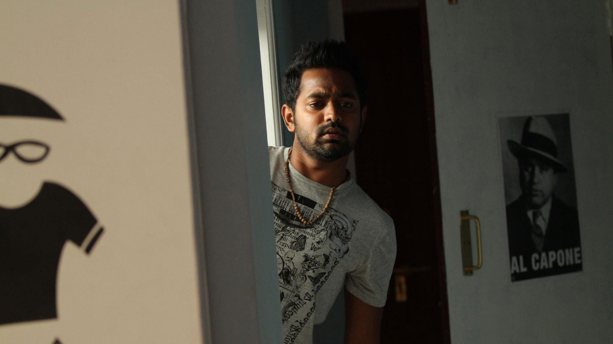 Kili Poyi Background