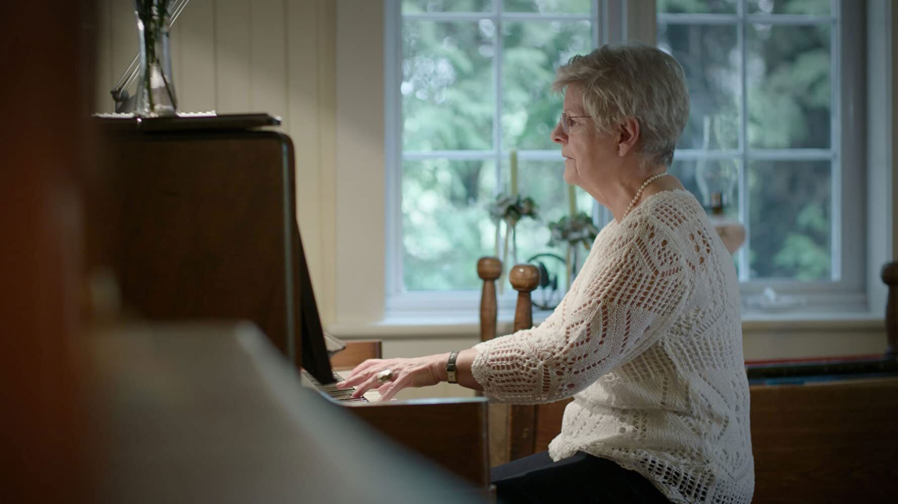 Le vieil âge et l'espérance Background