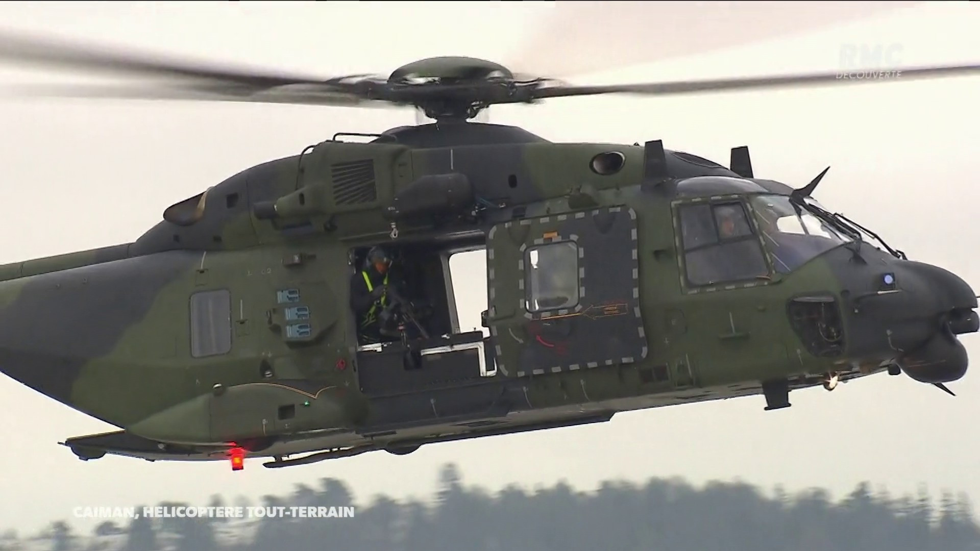 Caïman, hélicoptère tout-terrain Background