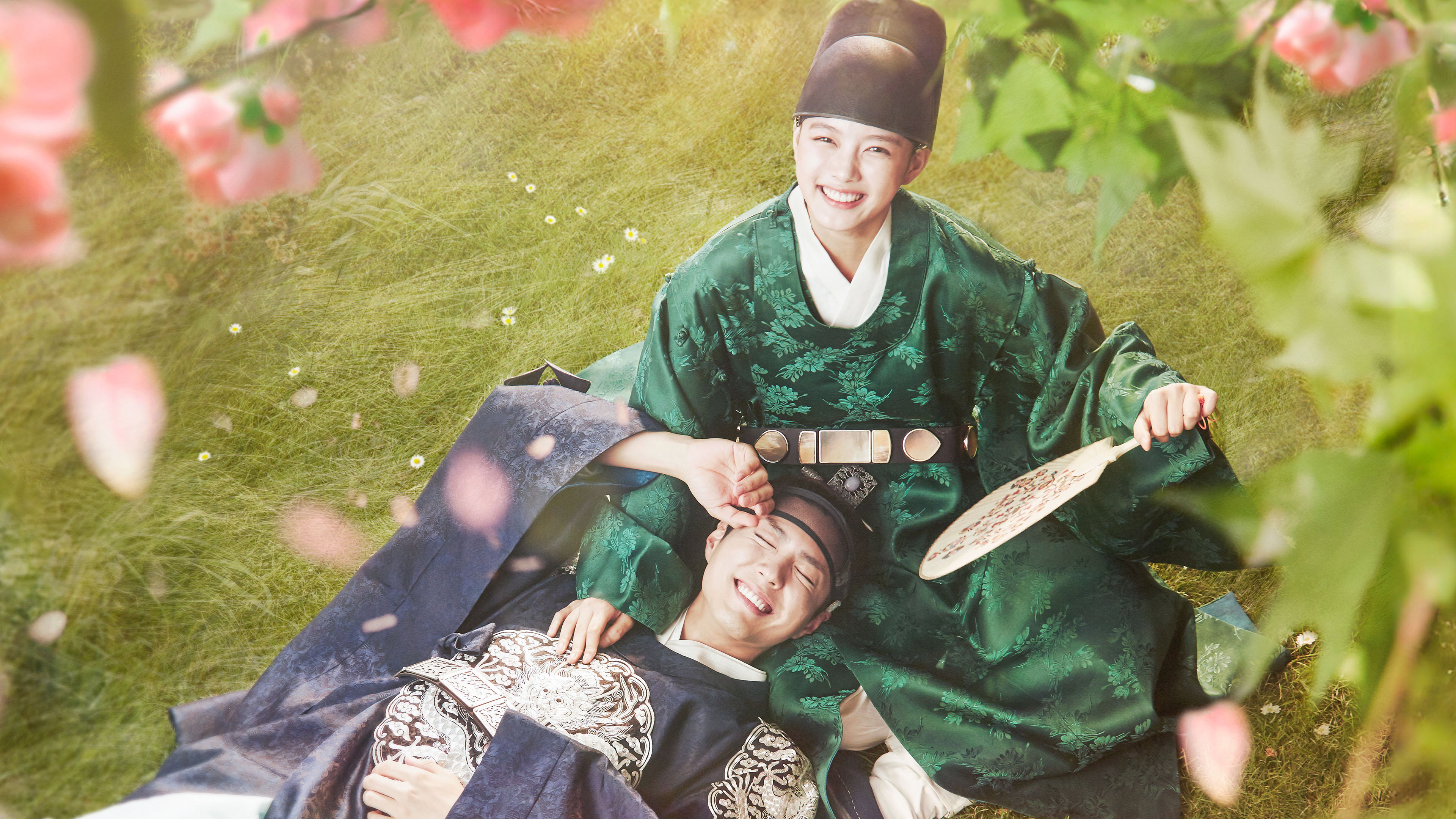 Love in the Moonlight Background