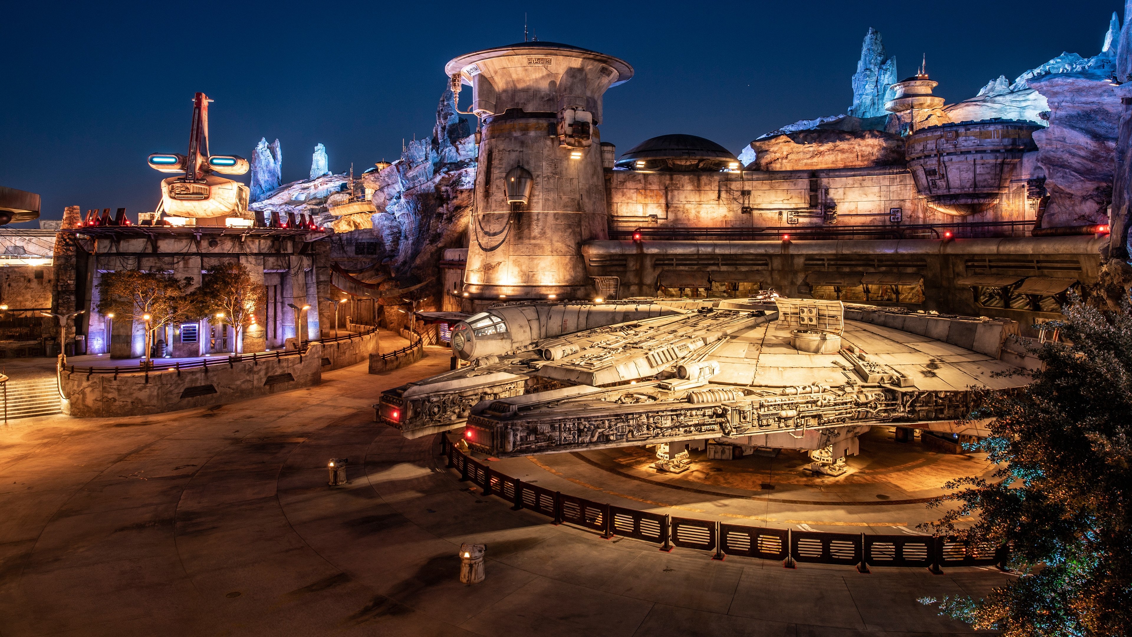 Star Wars: Galaxy's Edge | Disneyland Resort Background