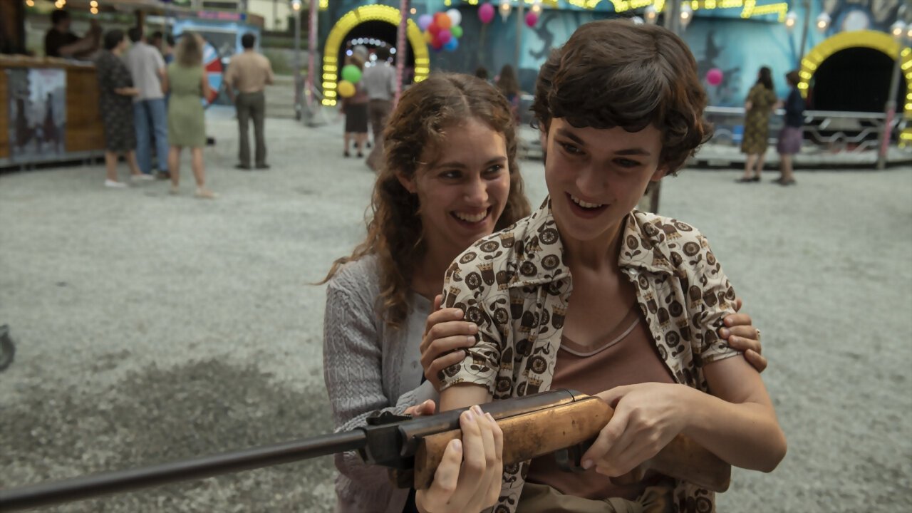 Las buenas compañías Background