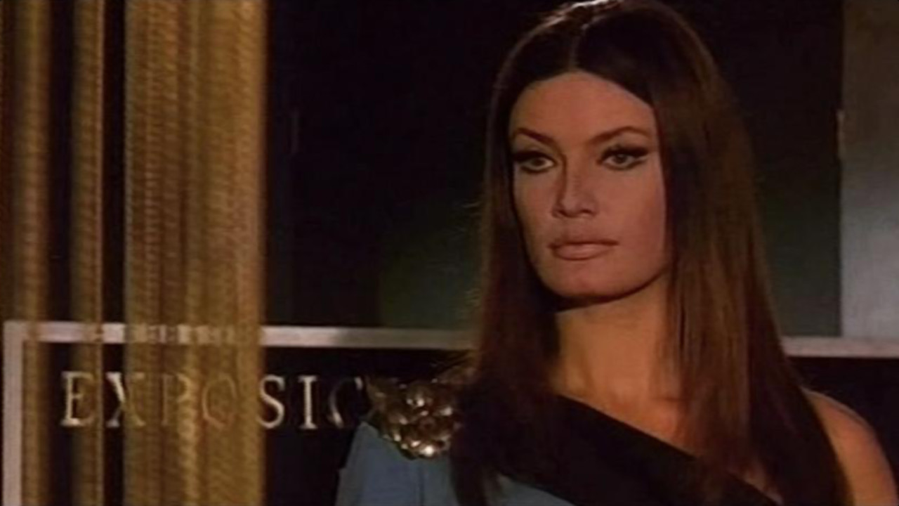 Alta tensión Background