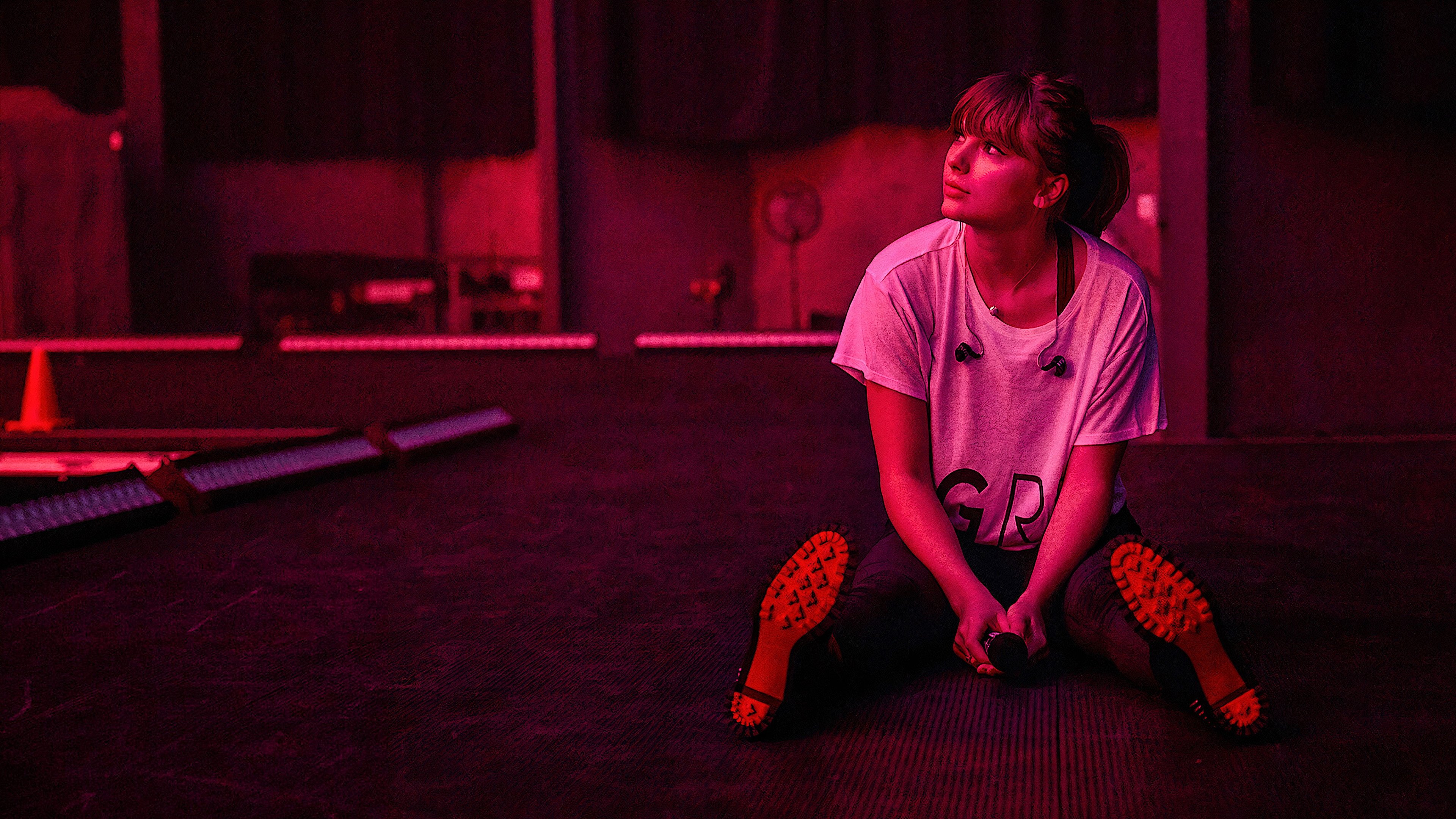 Miss Americana Background