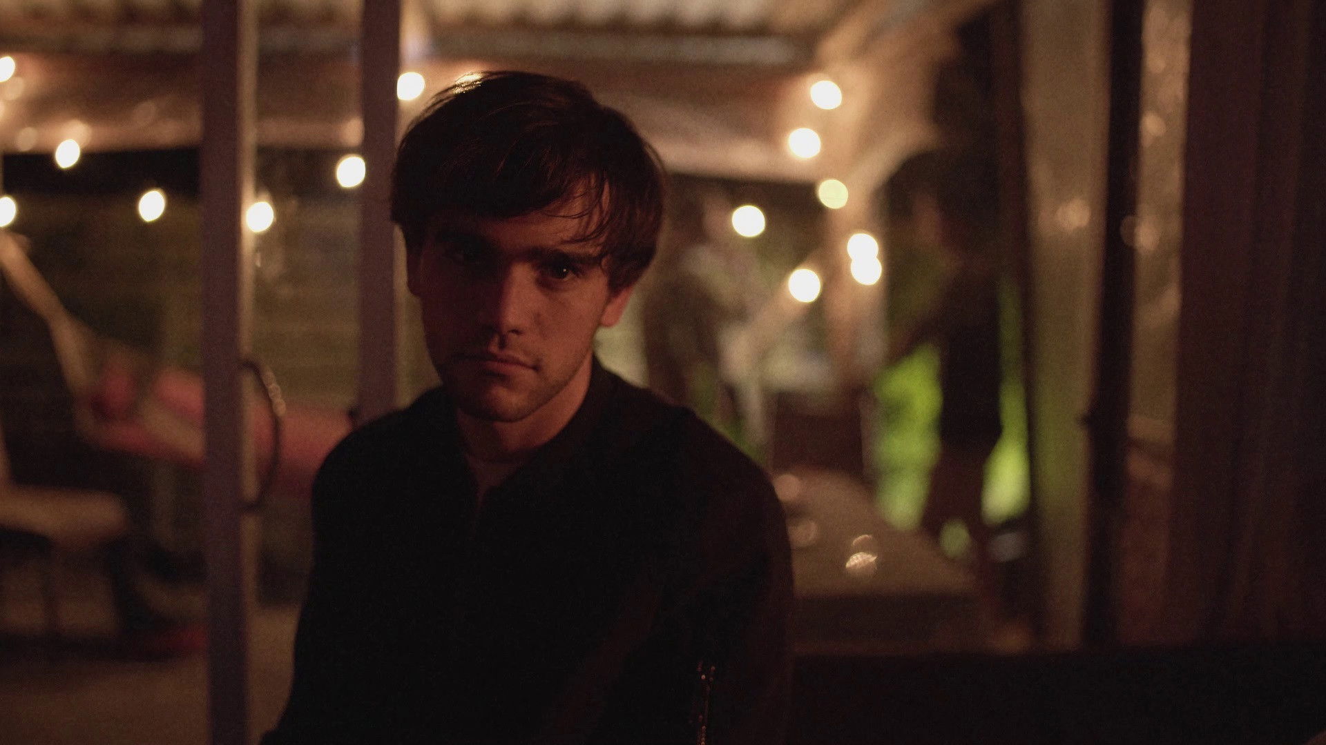 Lo que sueñan las liebres Background