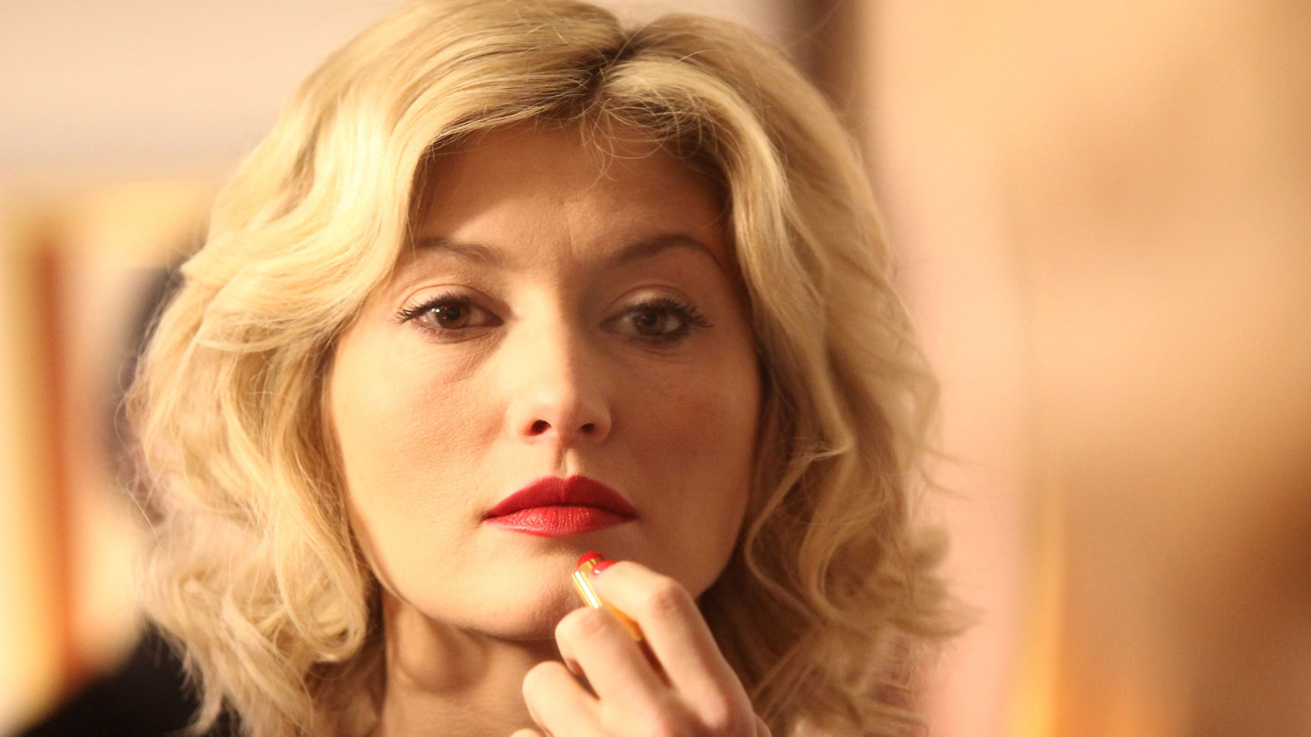 L'innocenza di Clara Background