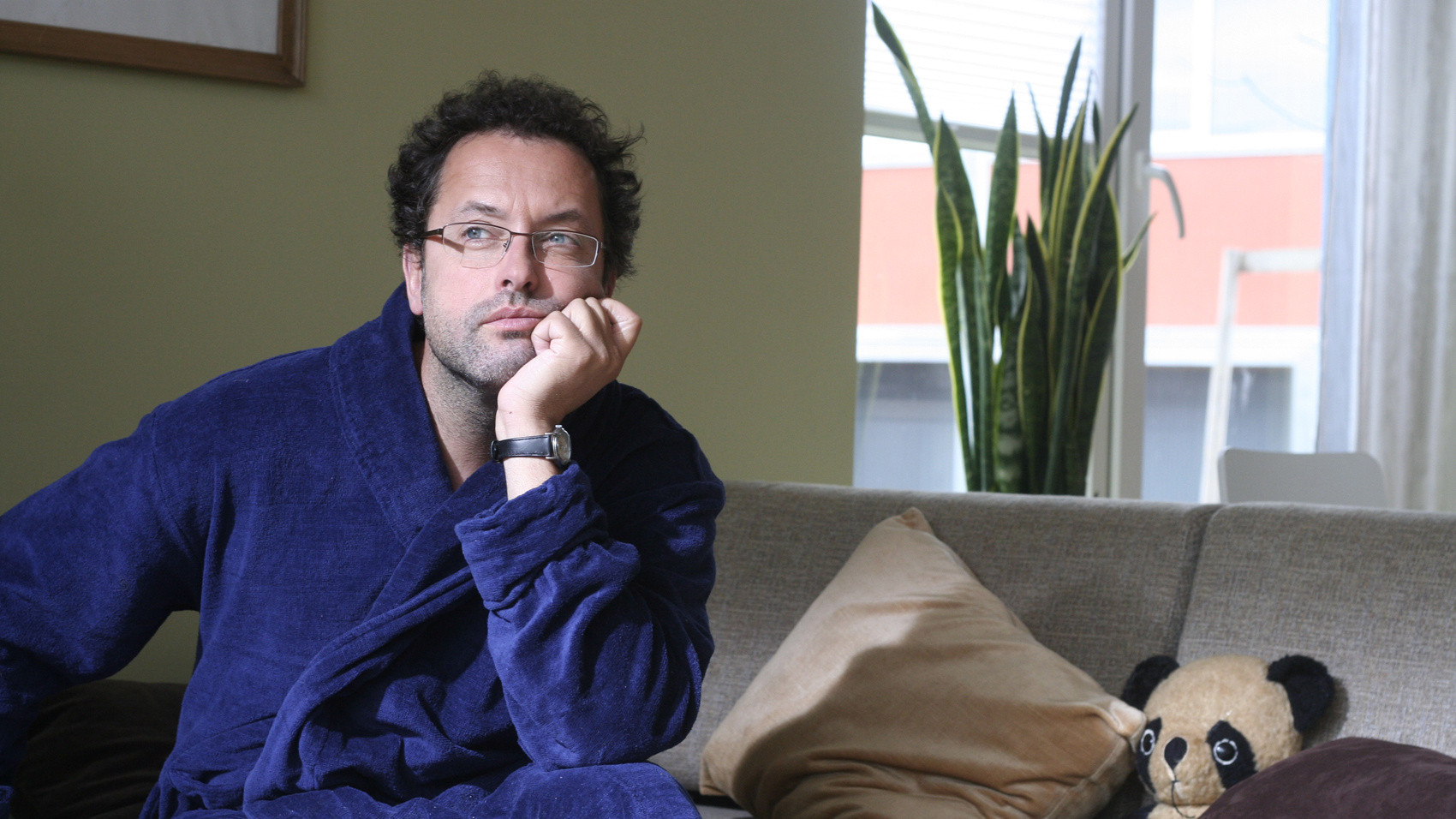 Frankie Is a Womanizer Background