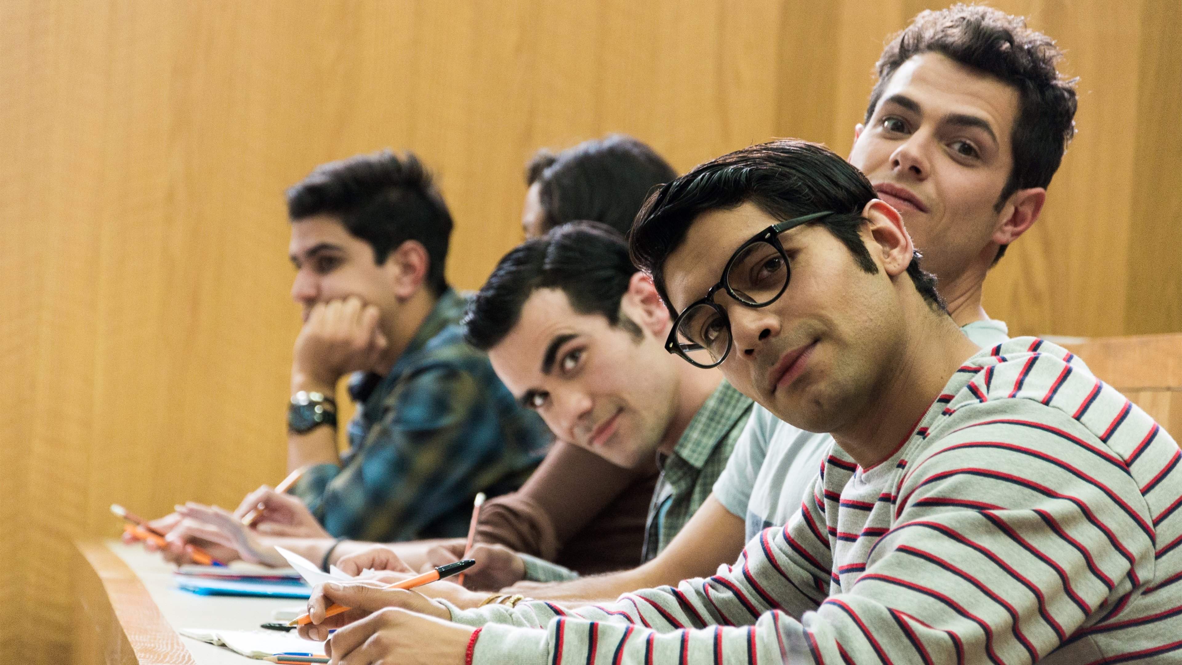 3 Idiotas Background