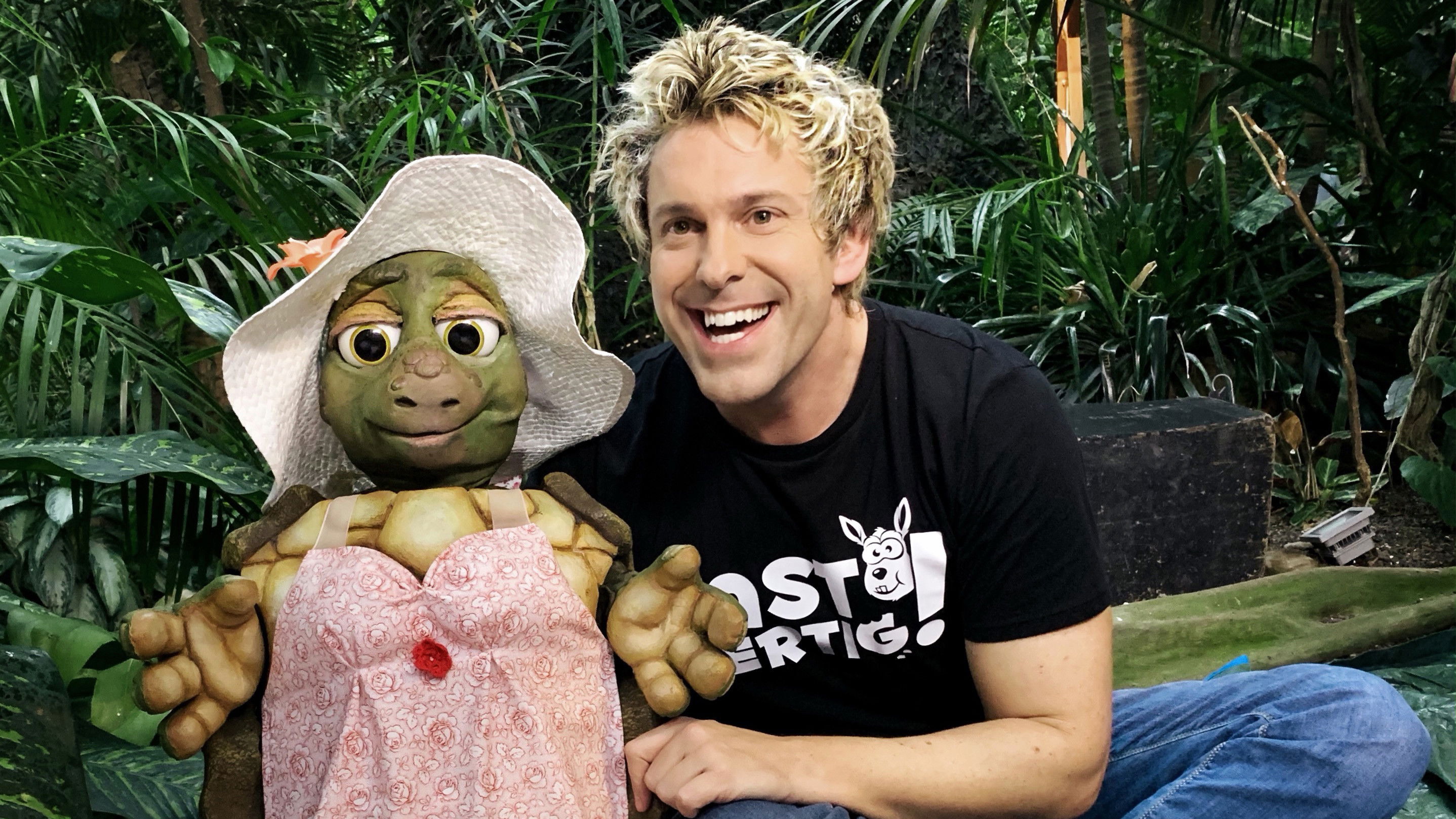 Sascha Grammel - Fast Fertig! Background