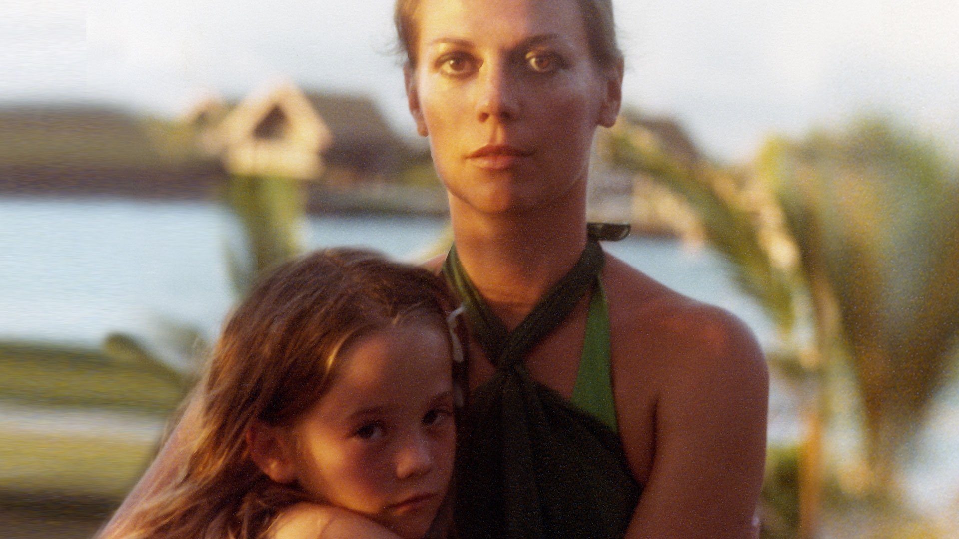 Natalie Wood: What Remains Behind Background