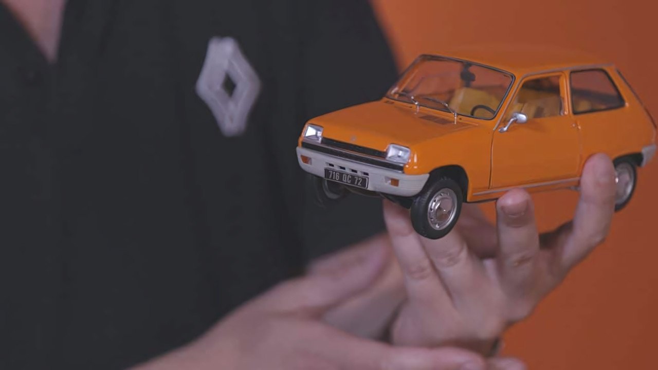 Les Années R5 Background