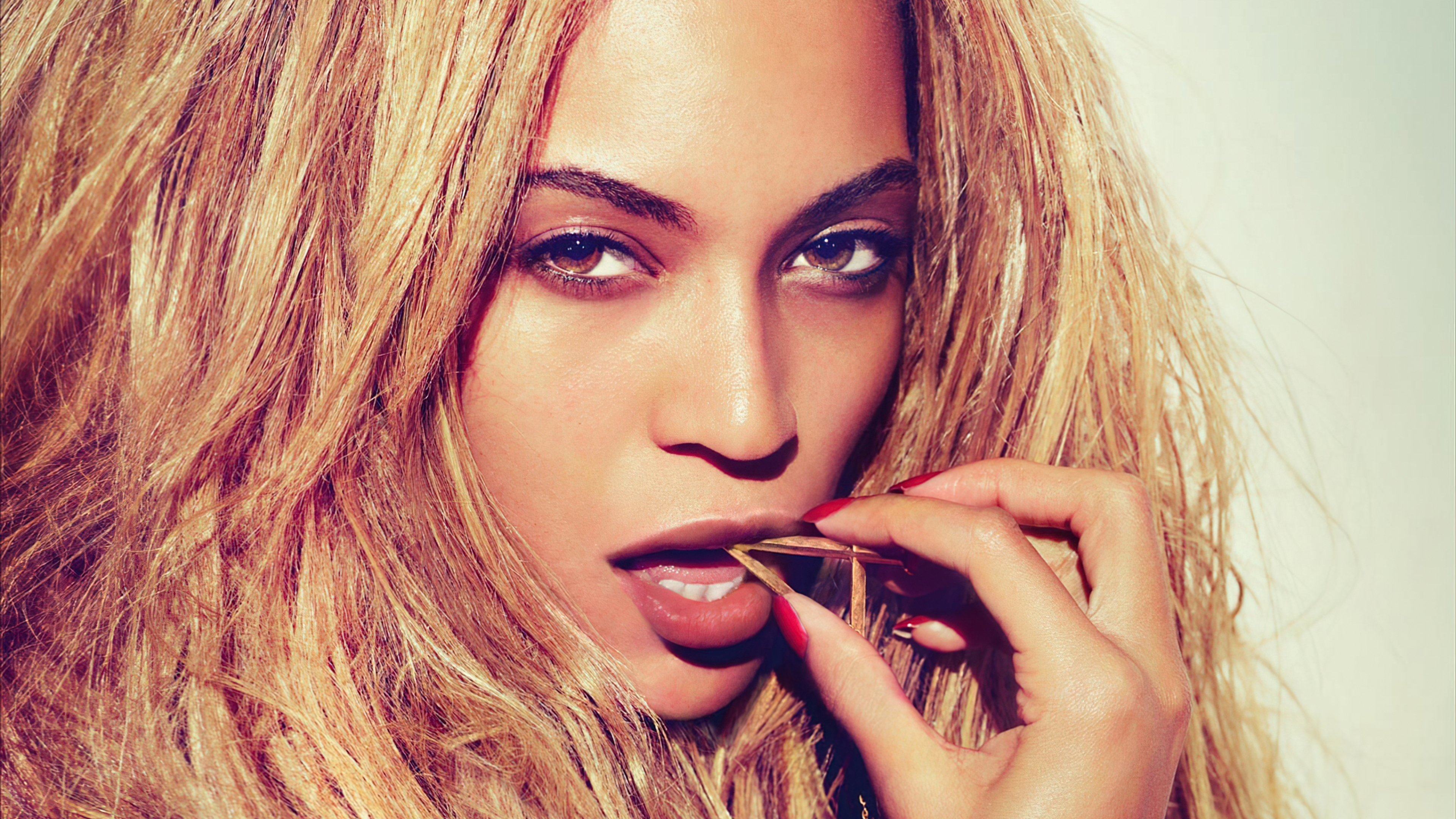 Beyoncé: Live At Roseland - Elements of 4 Background