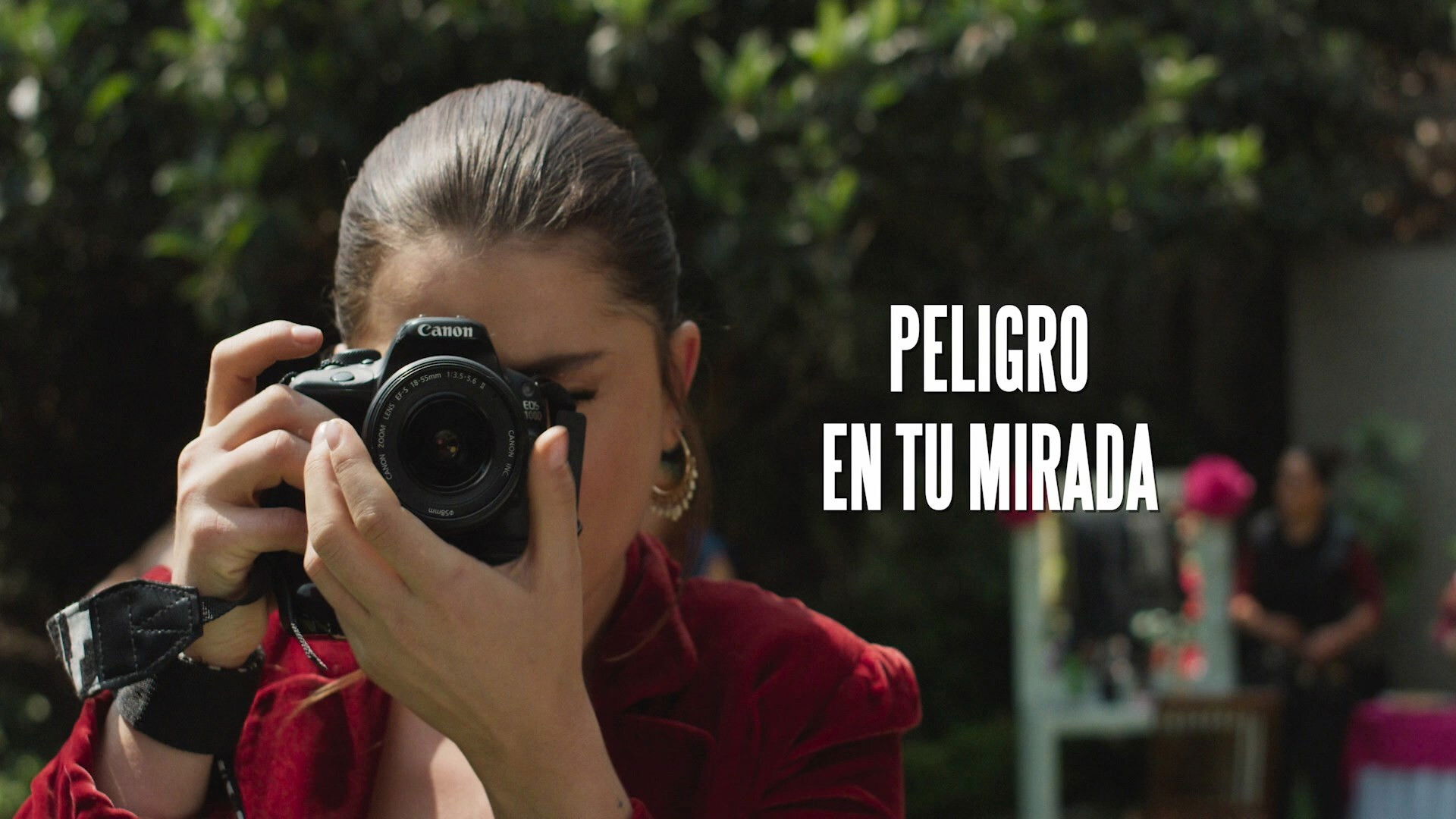 Peligro en tu mirada Background