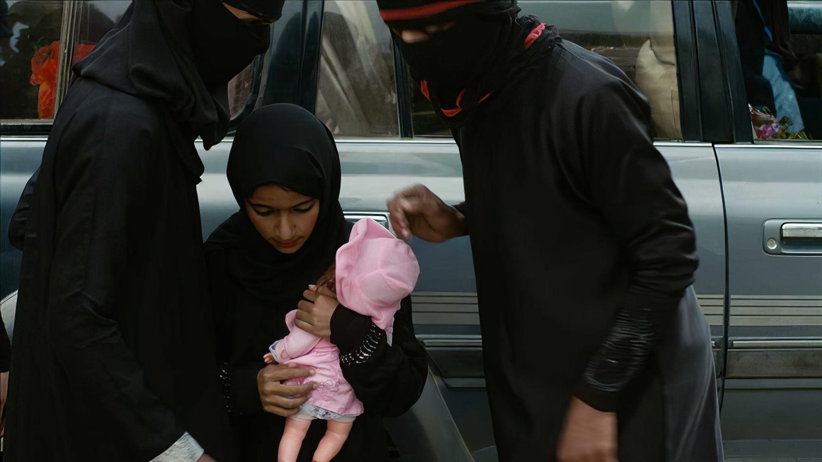 I Am Nojoom, Age 10 and Divorced Background