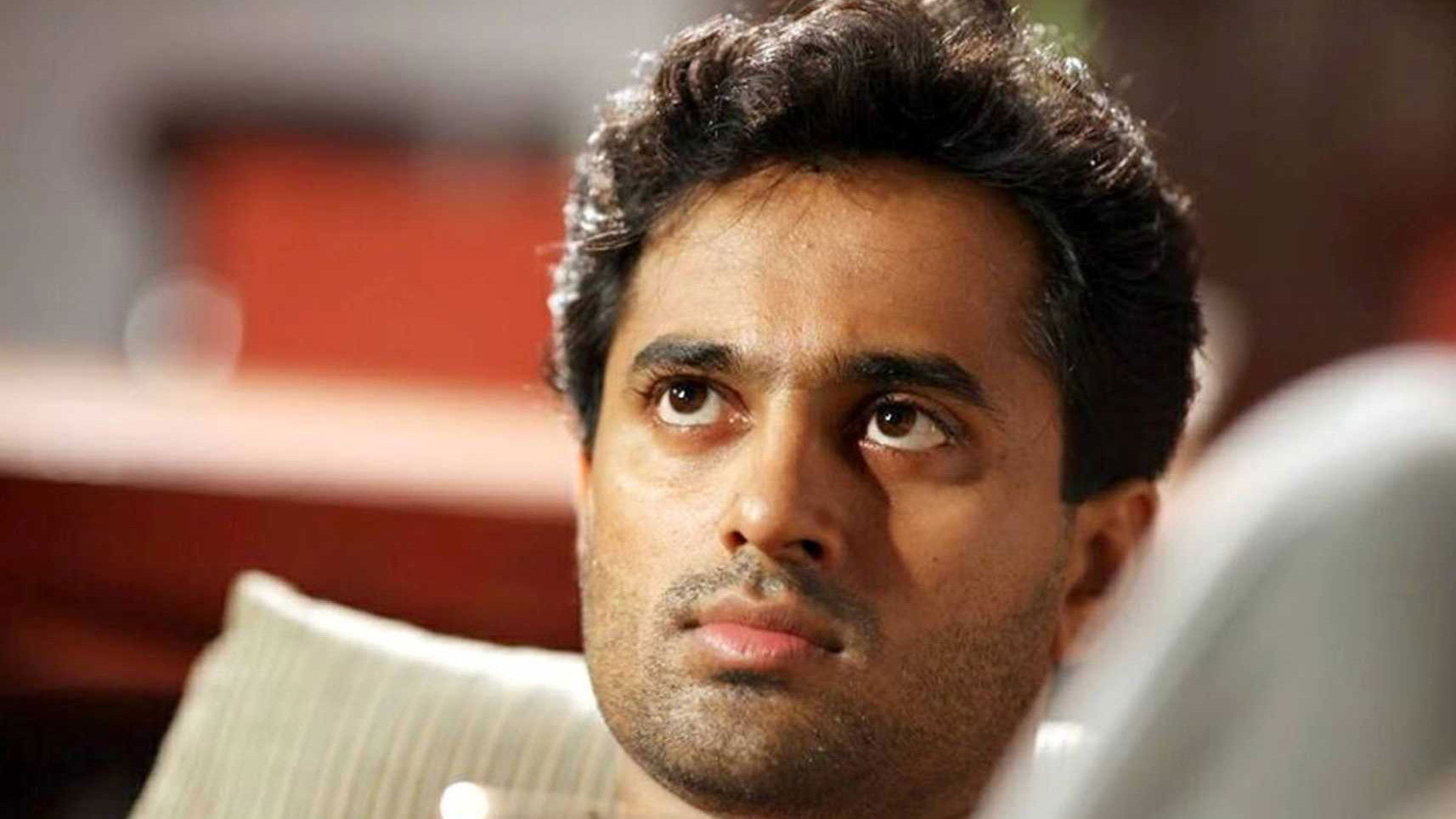 Avarude Raavukal Background