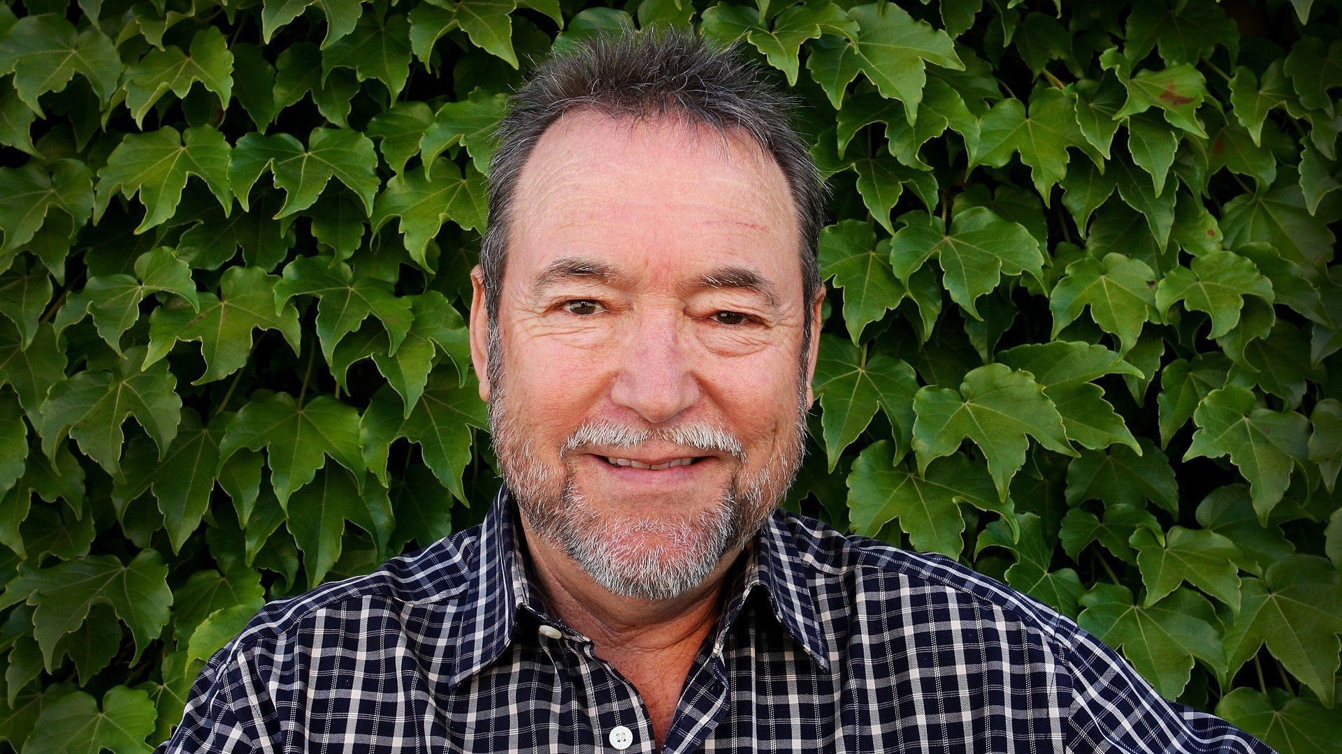 John Williamson: Gunyah Background