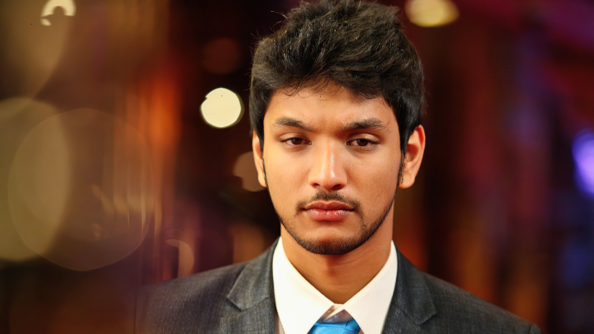 Vai Raja Vai Background