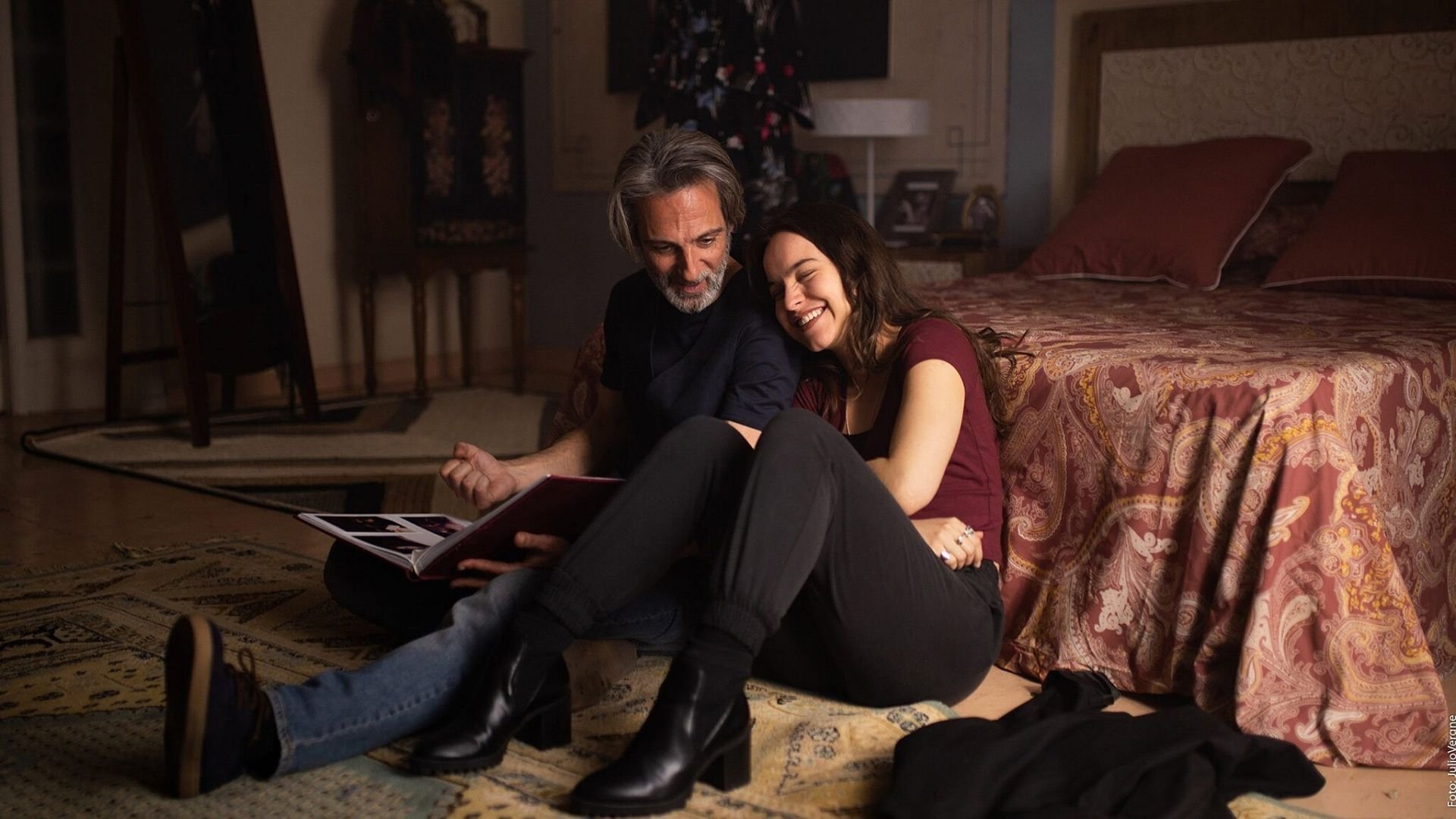 Un mundo normal Background