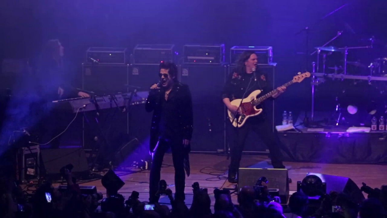 TNT : Live in Madrid Background