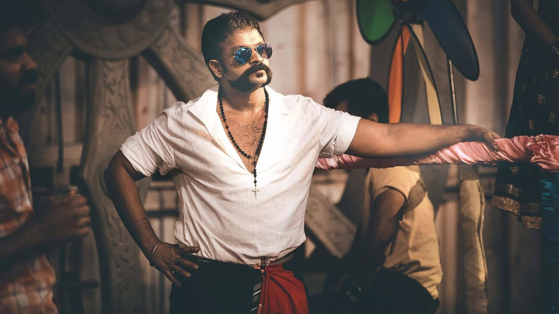 Aadu 2 Background