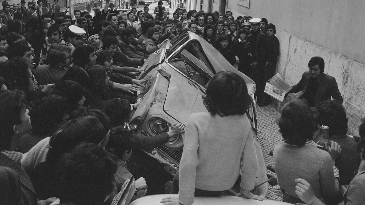 Portugal: Carnations Against Dictatorship Background