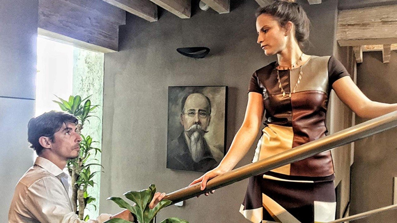 Locos por la herencia Background