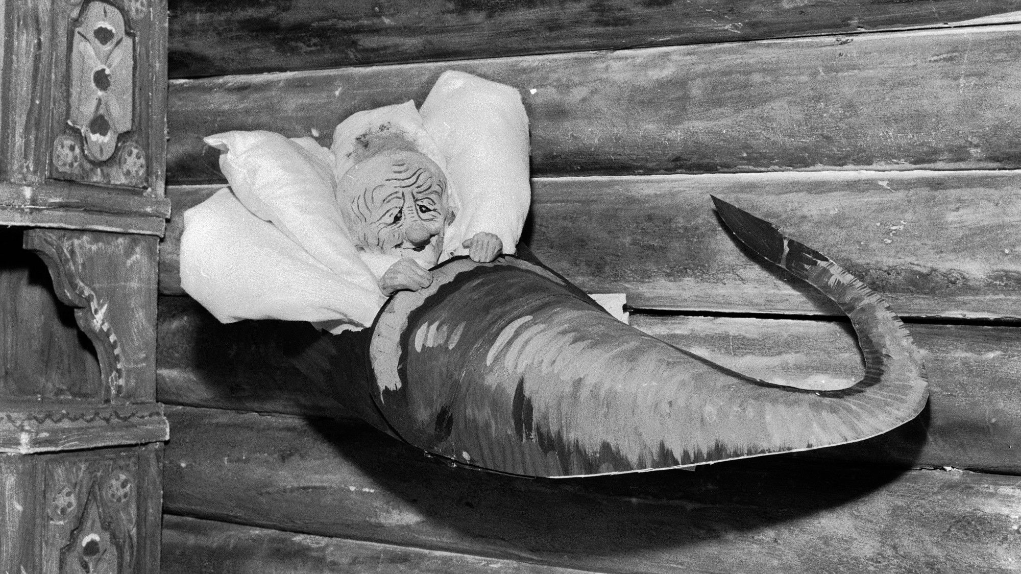 The Seventh Master of the House Background