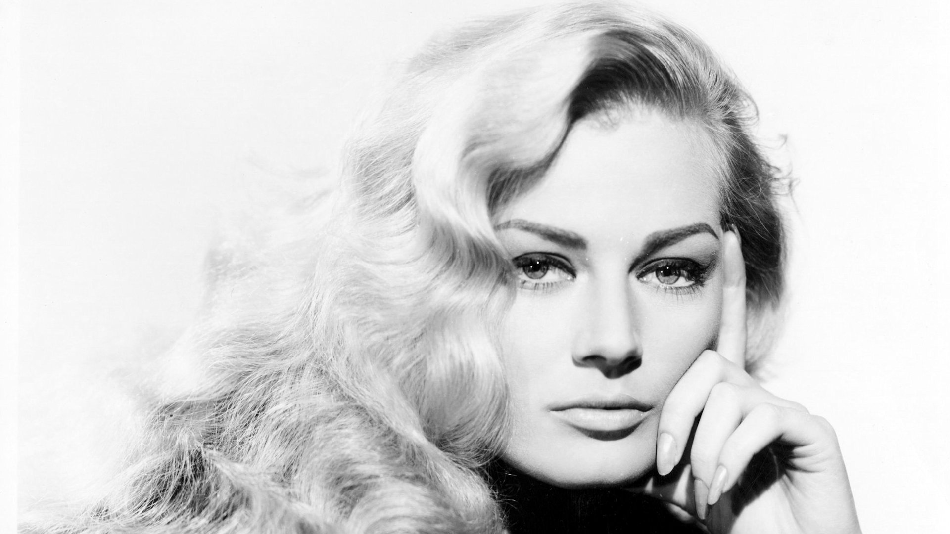 Screaming Mimi Background