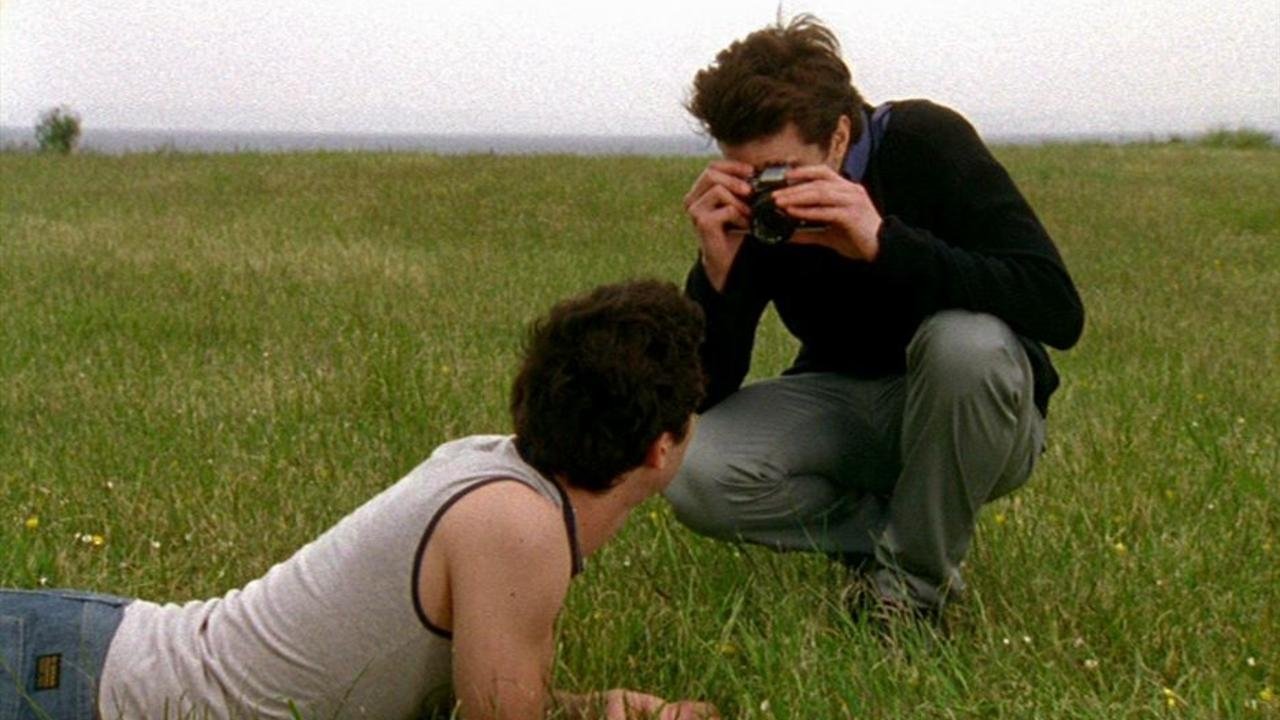 Close to Leo Background