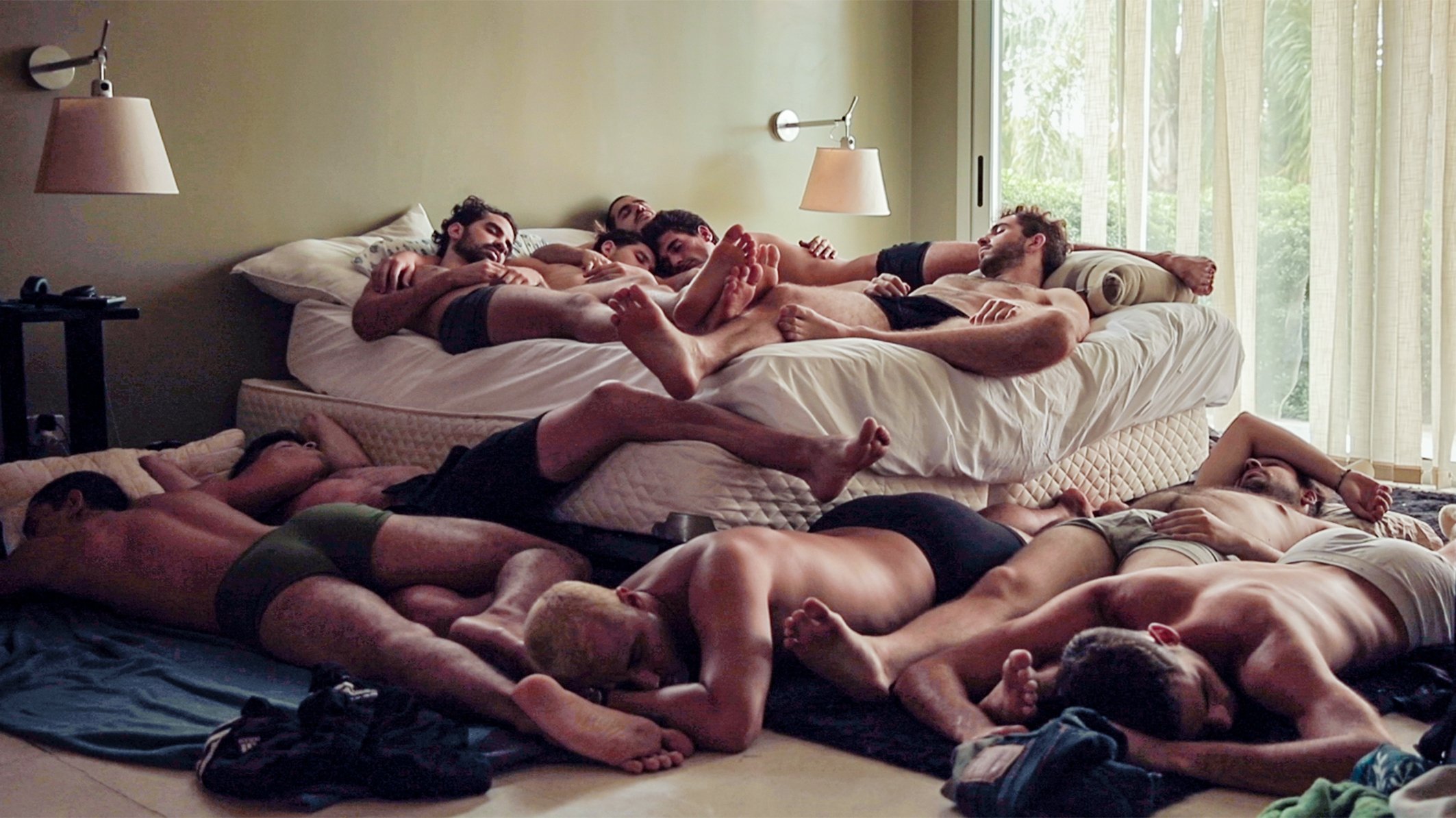 Los agitadores Background