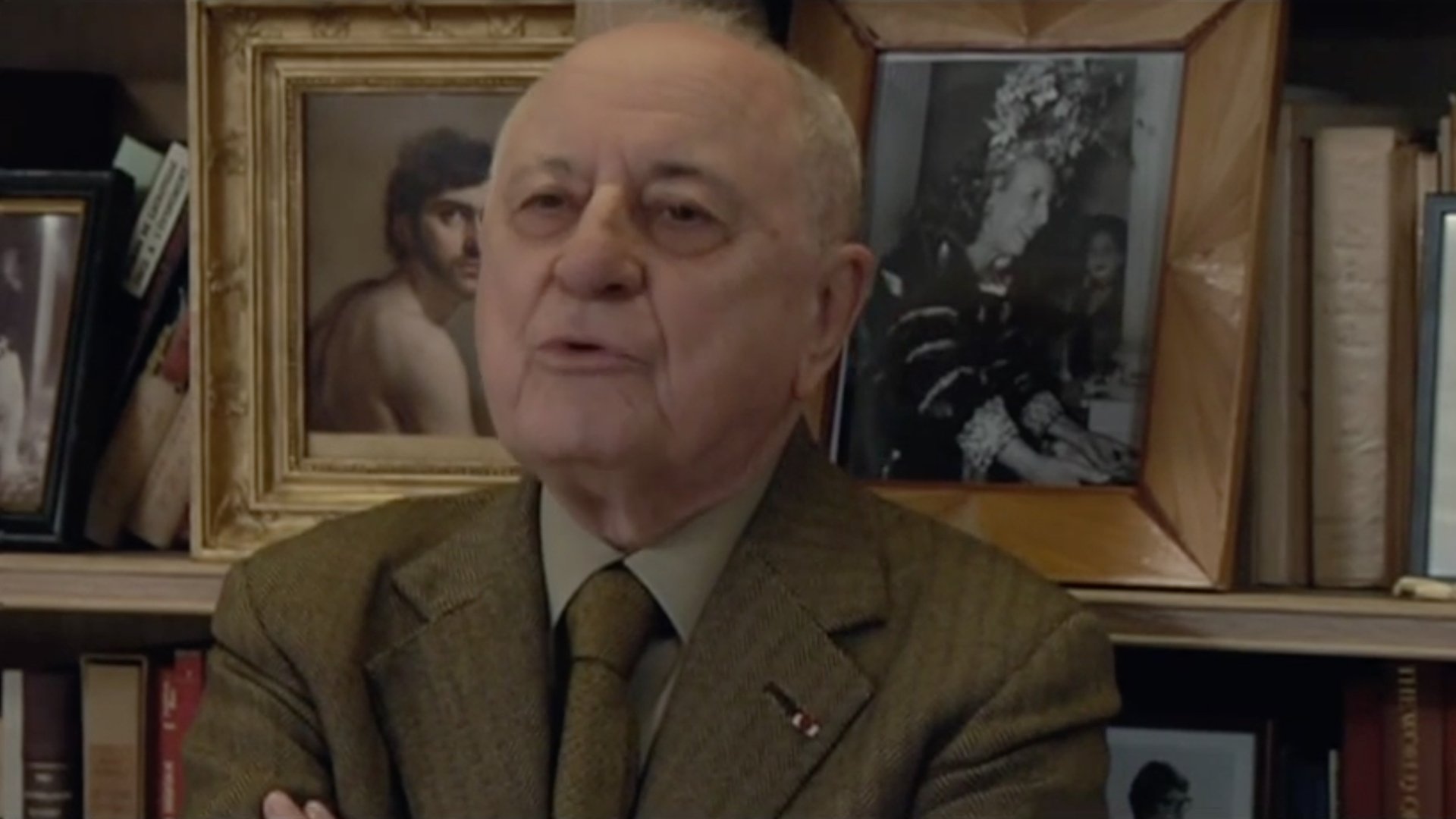 L'Amour Fou Background