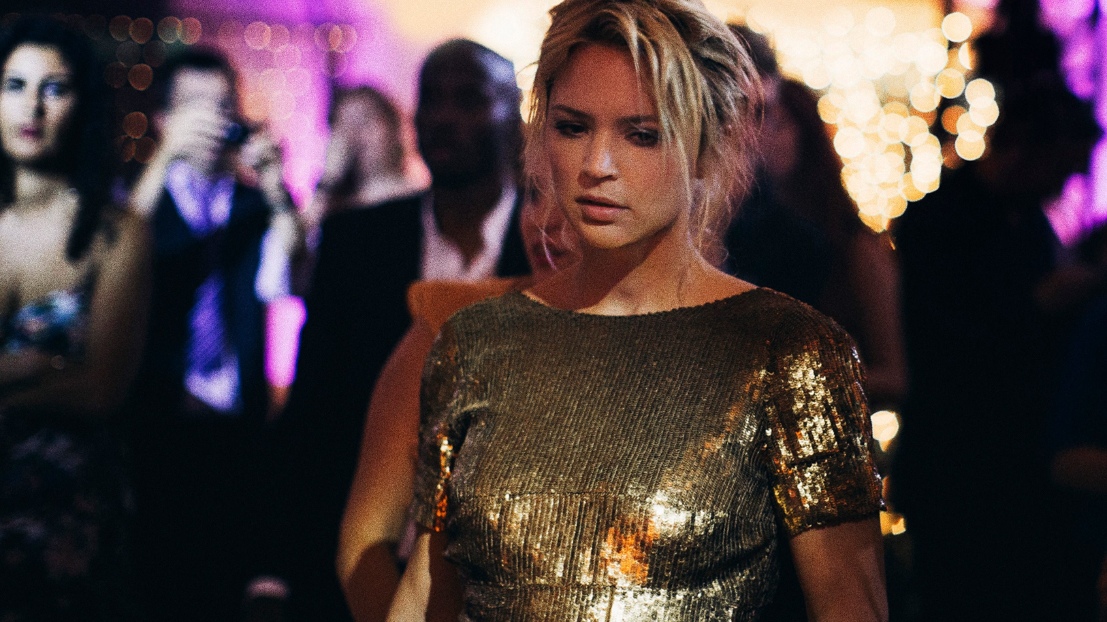 In Bed with Victoria Background