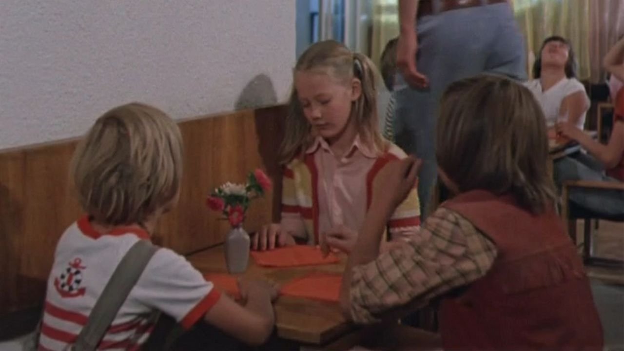 Adventures of Kalle the Detective Background