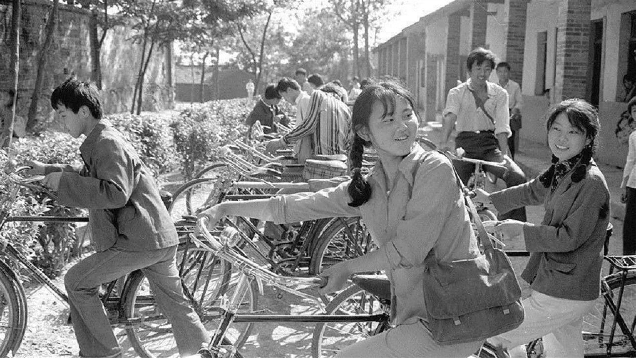 中国六十年社会图景 Background