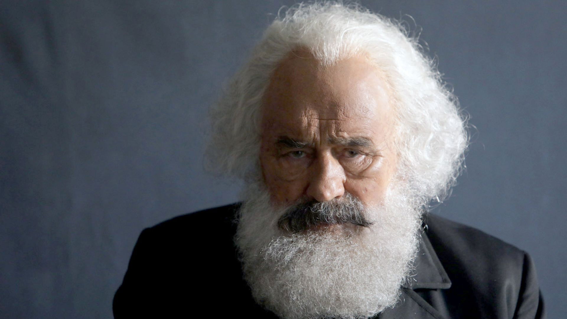 Karl Marx – Der deutsche Prophet Background