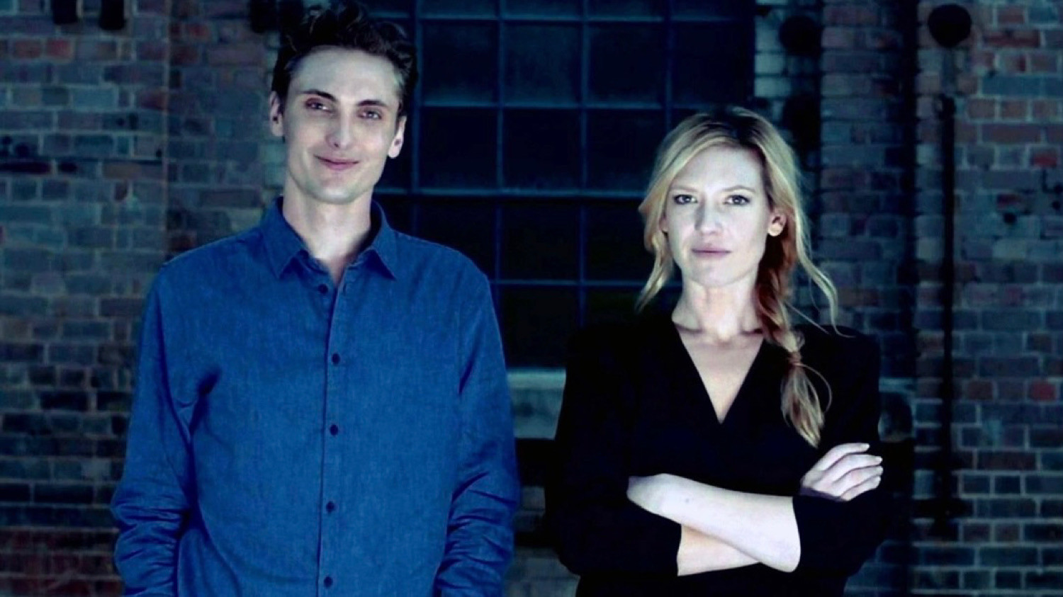 Love Is Now Background