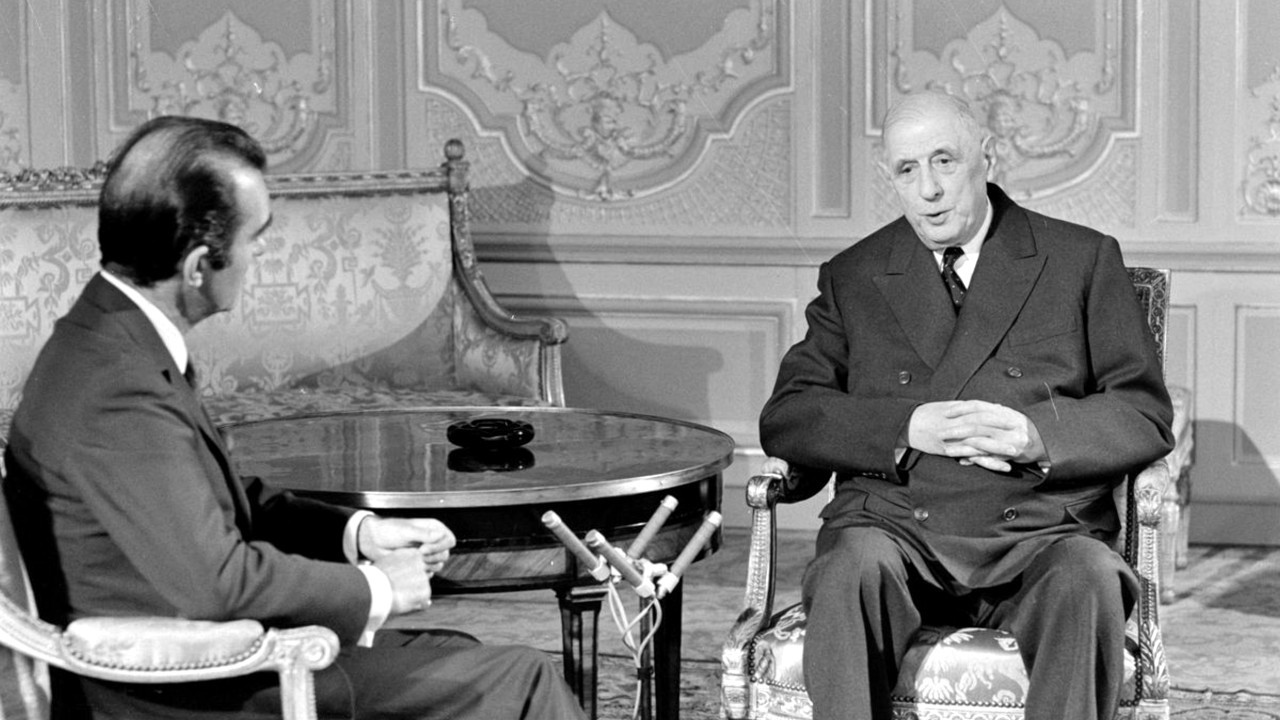 De Gaulle, le géant aux pieds d'argile Background